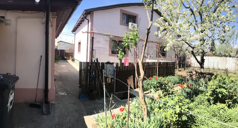 Bragadiru, Ilfov, 2 case cu panouri solare si baterie stocare energie el.,