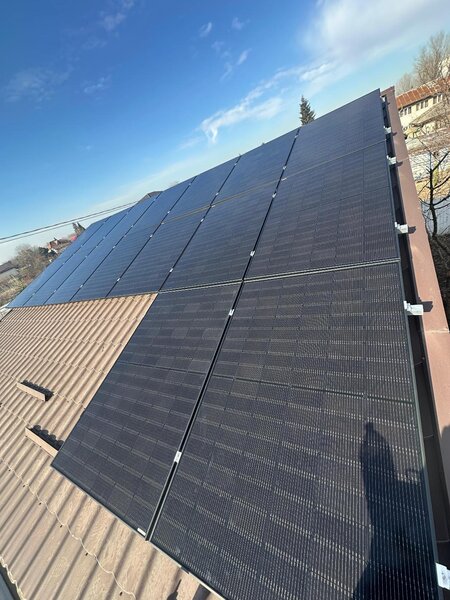 Bragadiru, Ilfov, 2 case cu panouri solare si baterie stocare energie el.,